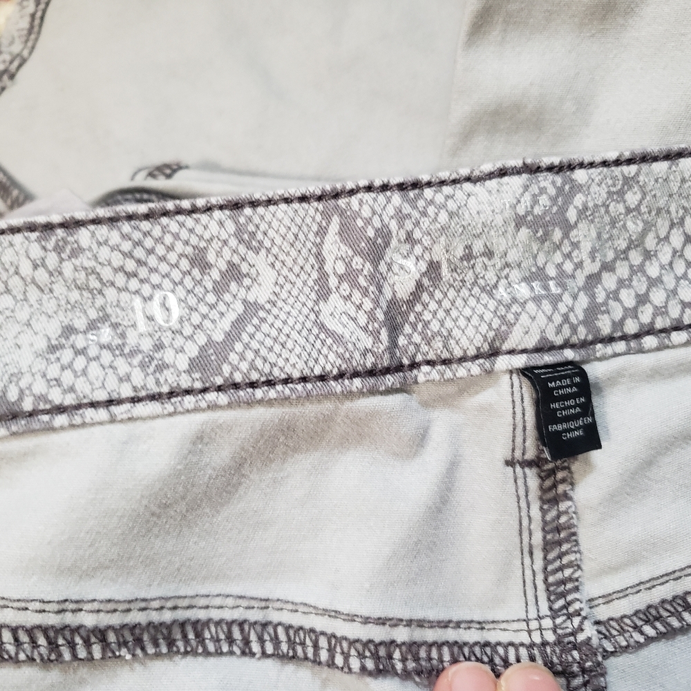 White House Black Market High Rise Sculpt Ankle Skinny Snake Print Jeans Size 10 - Picture 7 of 13